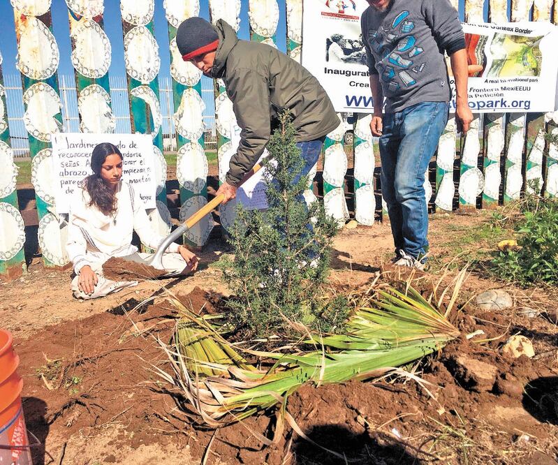 Activistas consideran que la destrucción del Jardín Binacional atenta contra la convivencia de los residentes de Tijuana y san Diego. Foto: GABRIELA MARTÍNEZ. EL UNIVERSAL