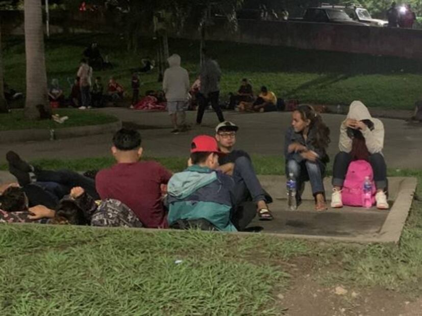 Salen dos caravanas de migrantes irregulares de Honduras a Guatemala, México y EU