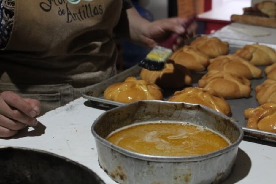 Cenizas y ajonjolí para amasar el pan de muerto