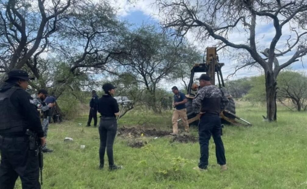 Suman 17 cuerpos hallados en fosa clandestina del “corredor de la muerte” en Michoacán
