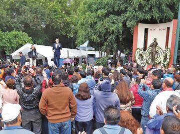 En México homenajean a José José; su hijo lo busca