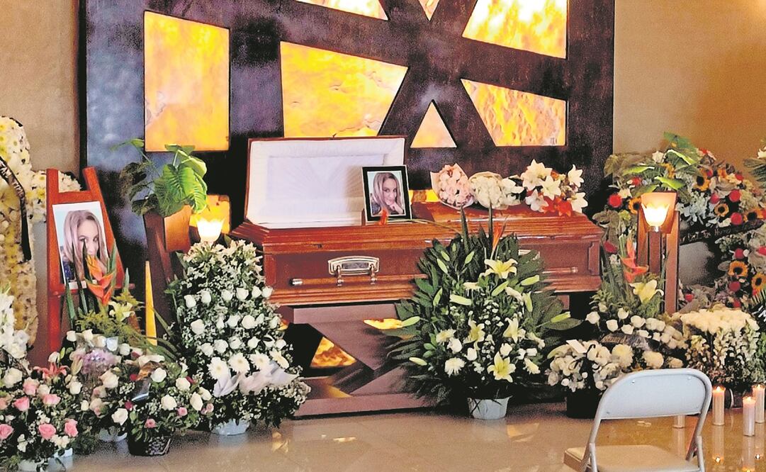 Tras su asesinato, Cecilia Monzón fue velada en una capilla, donde se ofició una misa de cuerpo presente; por su parte, la Comisión de Derechos Humanos del Estado de Puebla ordenó brindar protección a su hijo y familiares. Foto: OMAR CONTRERAS. EL UNIVERS