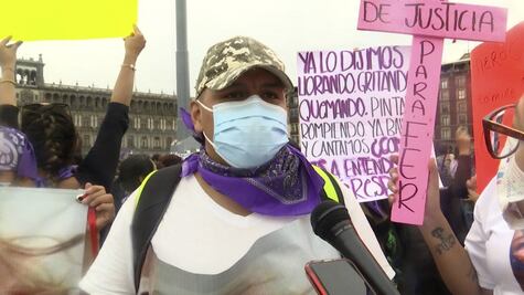 Mauricio, de los pocos que marcharon con colectivos feministas; asesinaron a su hija en 2020