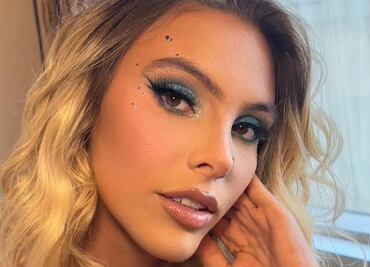 Lele Pons posa en delicado traje de baño blanco con cadenas