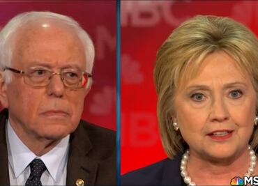 Chocan Clinton y Sanders en debate demócrata