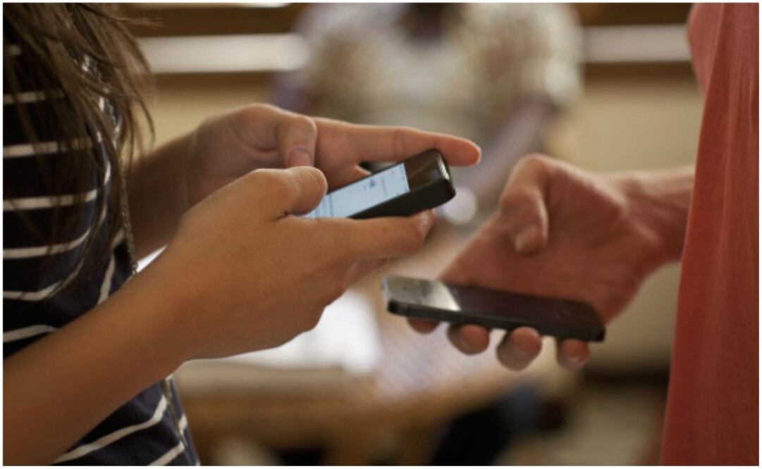 Parte de la devastadora cantidad de mensajes de WhatsApp, fueron saludos enviados en cada grupo por la celebración de fiestas locales