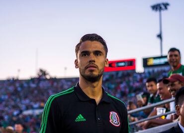 Diego Reyes pasea despreocupado... y sin equipo