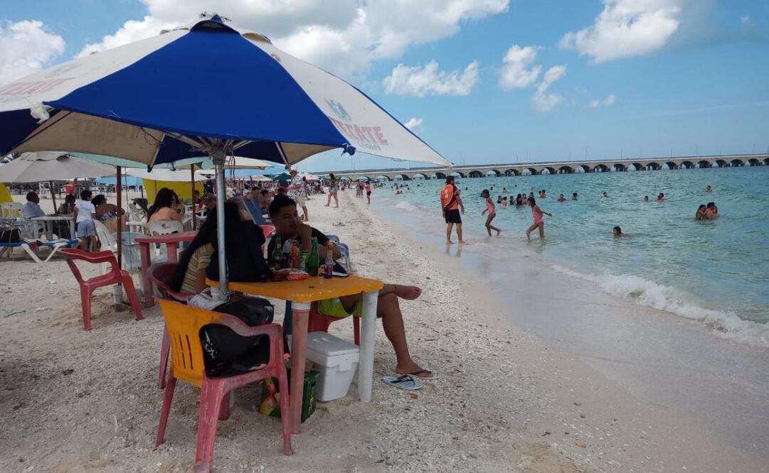 Químicos en maquillajes y cosméticos afectan los ecosistemas marinos en Yucatán. Foto Especial