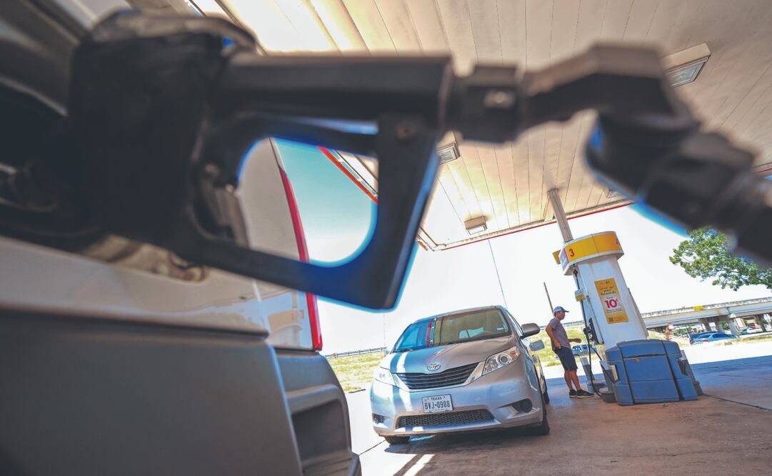 Analistas destacaron el alza en acciones de petroleras en la bolsa de Nueva York, por el aumento del crudo. Foto: de Julio Cortez. AP