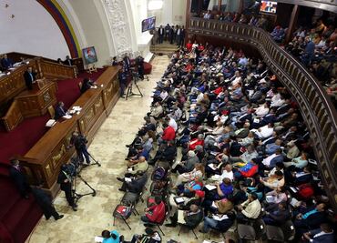 Miembros de la Asamblea venezolana piden fusilar a Guaidó por "traidor"