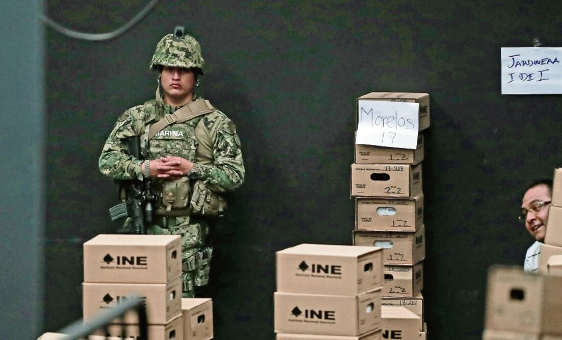 Bajo custodia militar, los 256 paquetes electorales que contienen los votos emitidos por connacionales en otros países fueron llevados a la Sala Superior del Tribunal Electoral. (ARCHIVO EL UNIVERSAL)