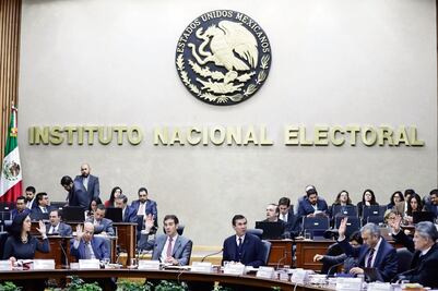 Partidos se rebelan contra multas del INE