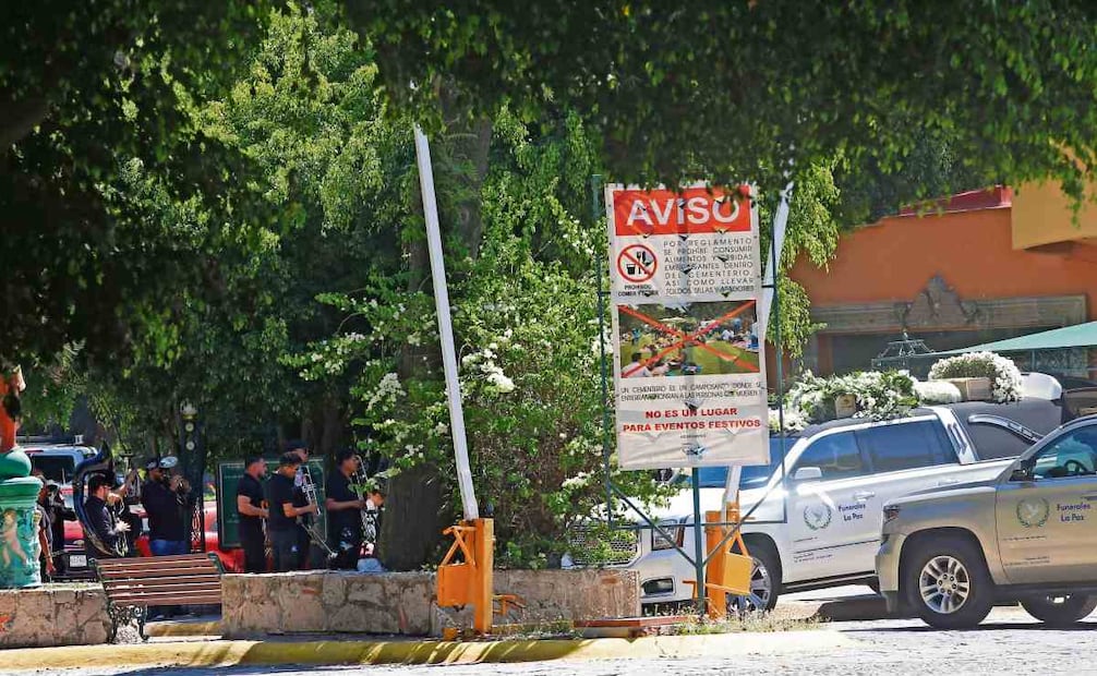 Una banda de música hizo sonar sus metales y percusiones en el acto fúnebre. Foto: Miguel García / EL UNIVERSAL