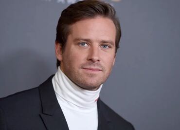 Amigos de Armie Hammer temen que recaiga en el alcoholismo tras el estreno del documental sobre su vida
