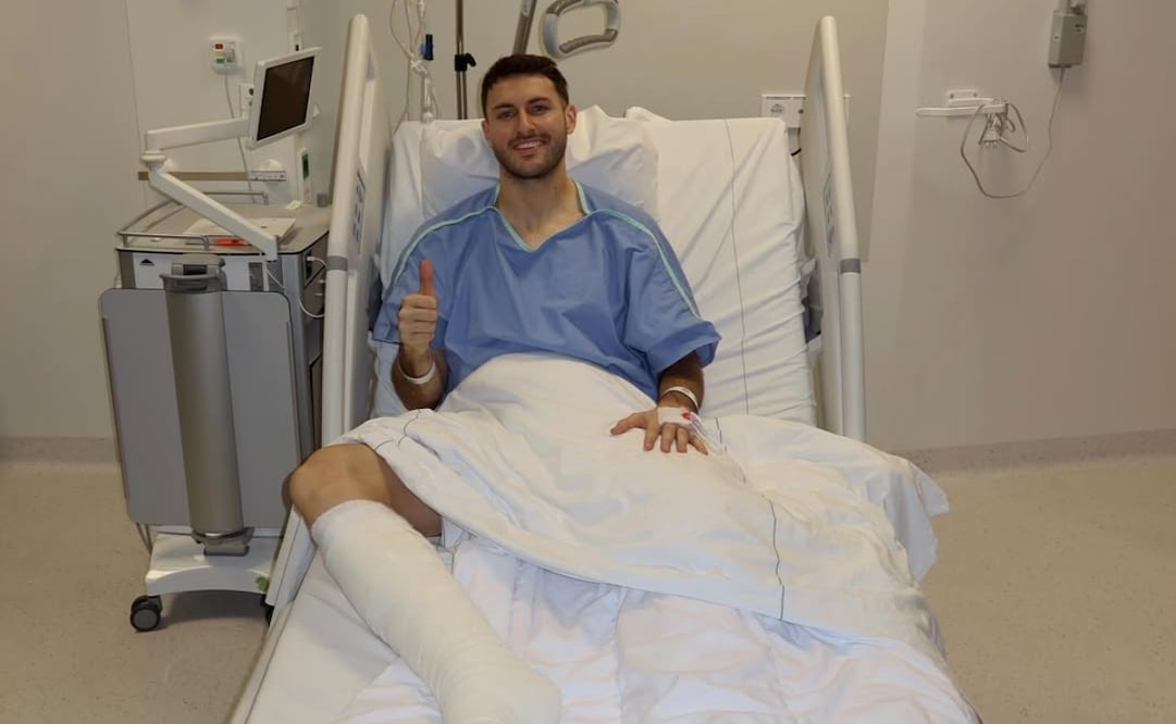 Mensaje de Santiago Giménez tras cirugía de tobillo / Foto: @sant.gimenez
