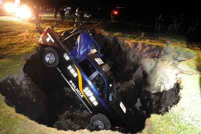Cae camioneta de SSP a barranco; hay 9 granaderos heridos