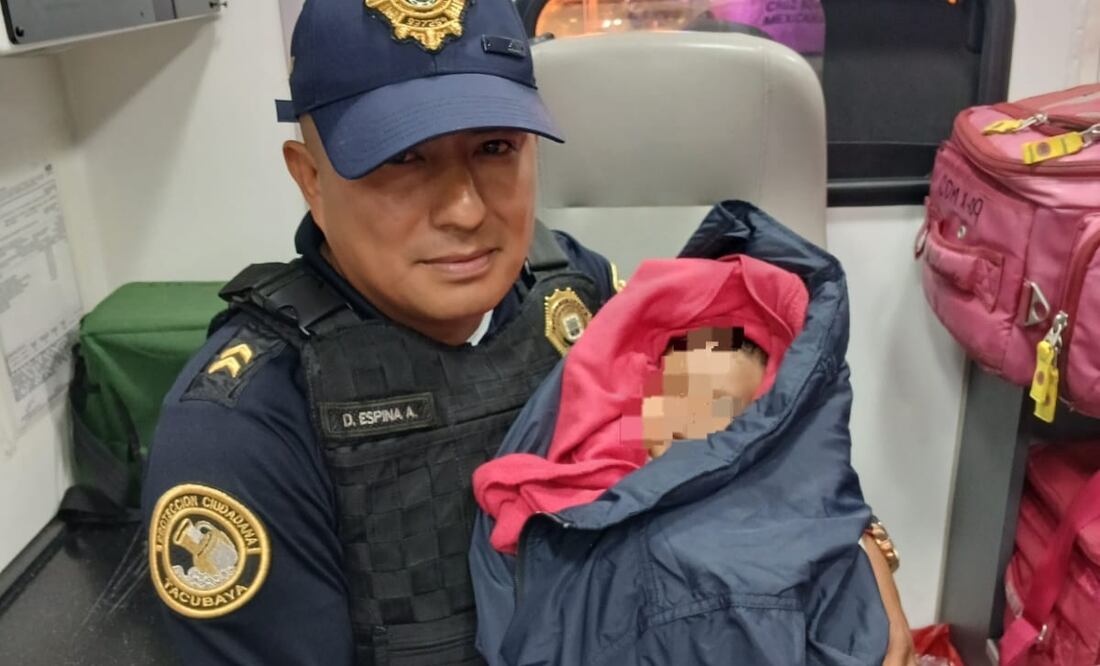 Abandonan a bebé de cuatro meses en Tacubaya; policías lo salvan del frío y la hipotermia. Foto: Especial