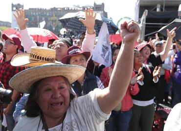 Celebran con cantos en el Zócalo toma de posesión de AMLO