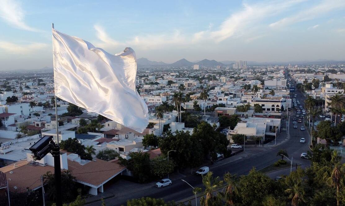 DCIM\101MEDIUna bandera blanca ondea en las alturas, en una ciudad cuyos habitantes viven con el temor a enfrentamientos, drones armados y a ser asesinados o desaparecidos. Foto: Diego Prado
