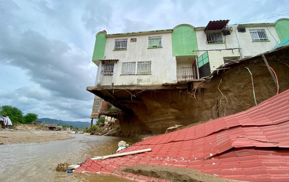 En esa zona del puerto de Acapulco desembocan tres afluentes que se conectan con el río La Sábana, y que arrastraron más de 10 casas de material. Foto: Valente Rosas/EL UNIVERSAL