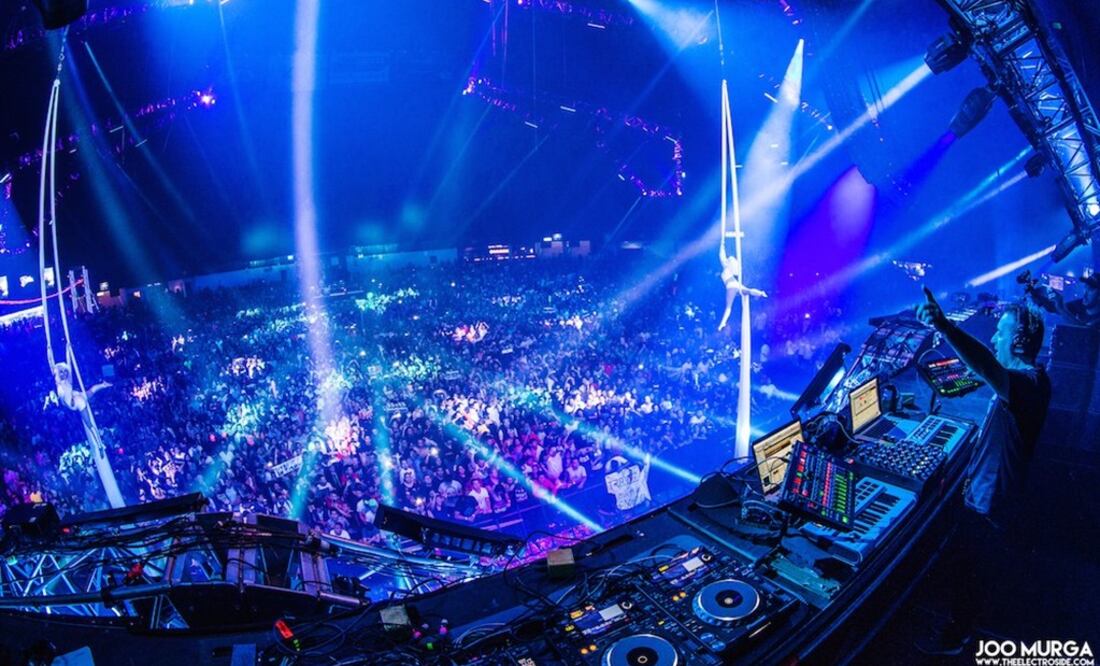 El DJ Paul Van Dyk durante el segundo día del EDC (Foto tomada de Twitter @PAULVANDYK)