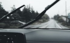 Qué pasa si llenas con agua el depósito del limpiaparabrisas de tu auto