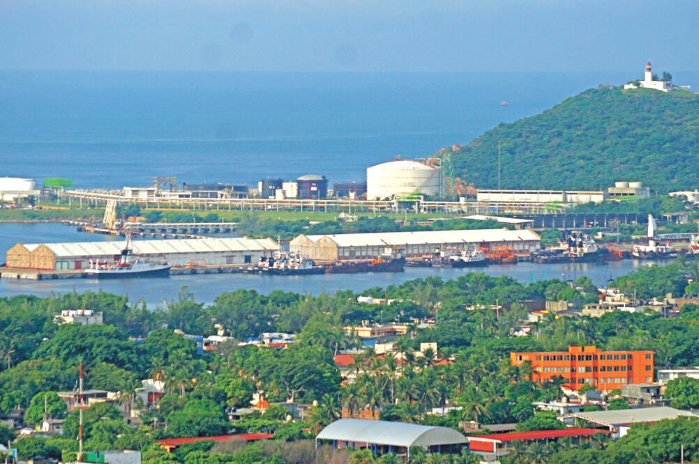 Los pozos de Salina Cruz, Oaxaca, serían impulsados por la Ley Federal de Zonas Económicas Especiales, promulgada por el expresidente Enrique Peña Nieto; sin embargo, López Obrador canceló el programa. Foto/ARCHIVO EL UNIVERSAL