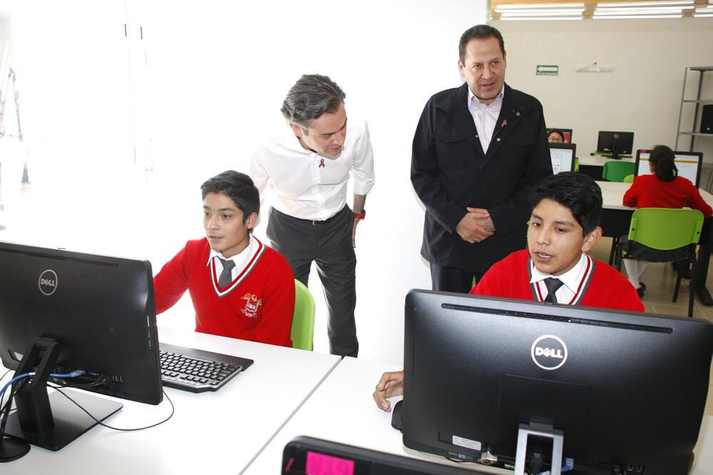 Nuño dijo a los jóvenes que las nuevas generaciones de estudiantes deben prepararse de manera diferente. /Especial