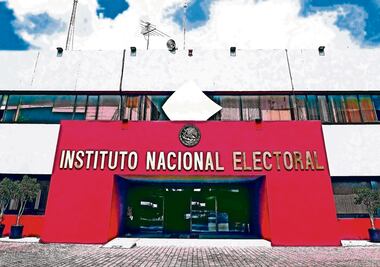 INE impone a AMLO medidas cautelares