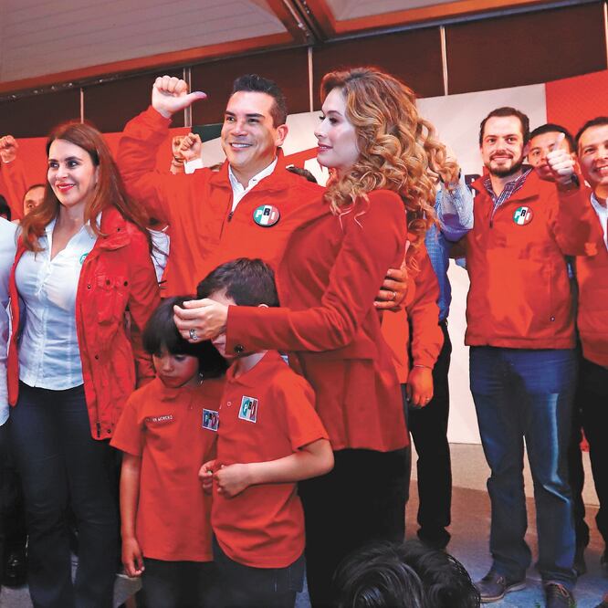 En el hotel Sevilla Palace, en la Ciudad de México, Alejandro Moreno se declaró ganador de la contienda por la presidencia nacional del PRI. FOTOS: BERENICE FREGOSO. EL UNIVERSAL