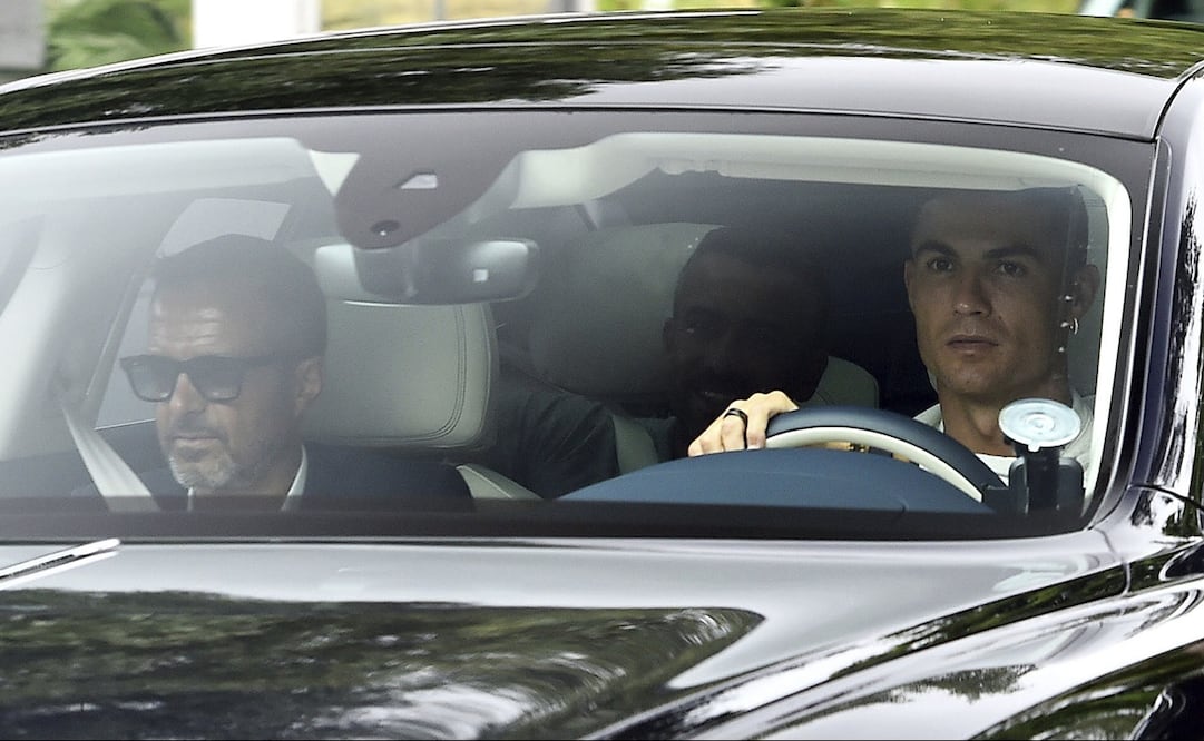Cristiano Ronaldo llegando al entrenamiento del Manchester United - FOTO: AP