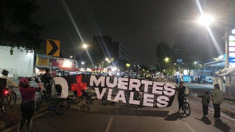 Ciclistas bloquean Calzada México-Tacuba; exigen justicia por muerte de Oscar, atropellado en Coyoacán