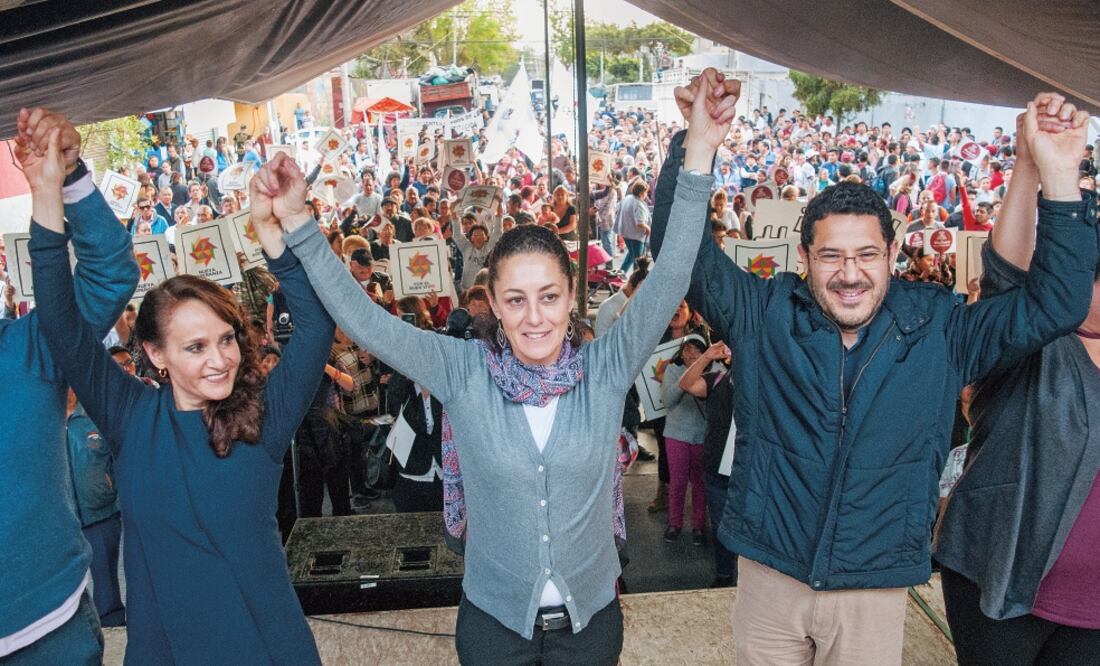 Sheinbaum Pardo estuvo en la colonia Paulino Navarro, de la delegación Cuauhtémoc, acompañada de Dolores Padierna y Martí Batres. (DIEGO SIMÓN SÁNCHEZ. CUARTOSCURO)