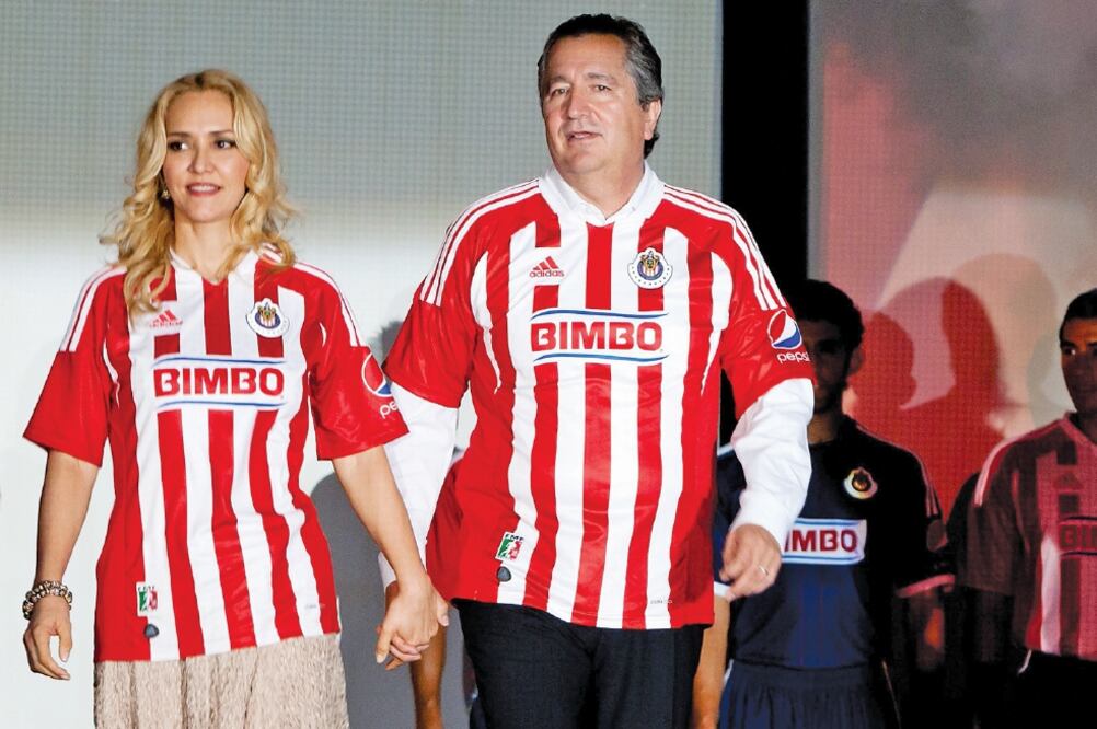 Jorge Vergara, dueño del Club Deportivo Guadalajara, ha interpuesto al menos cuatro denuncias contra Angélica Fuentes Téllez y acusa el desvío de al menos 4 mil millones de pesos utilizando firmas falsas suyas (ARCHIVO EL UNIVERSAL)