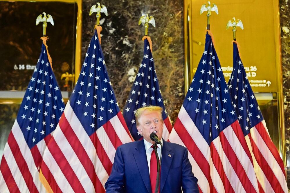 El expresidente Donald Trump en una conferencia de prensa en la Trump Tower, en Nueva York. Foto: de JULIA NIKHINSON. AP