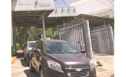 Se forman hasta tres horas para verificar en Edomex