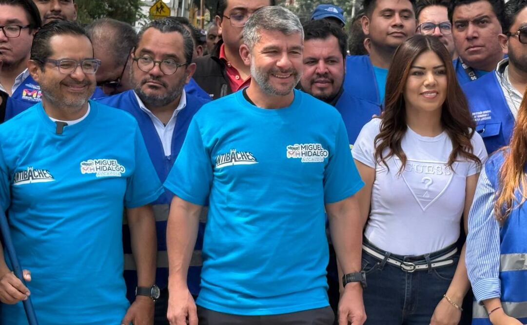 El alcalde de Miguel Hidalgo, Mauricio Tabe, arrancó con las cuadrillas de colaboradores y voluntarios de las distintas áreas de la alcaldía la jornada AntiBachesMH. Foto: Especial.