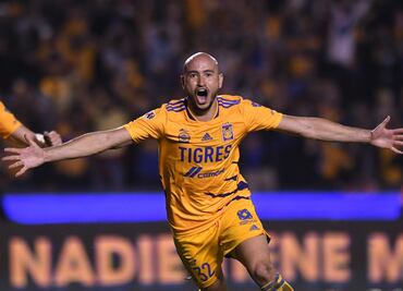 Carlos González pide perdón por cantar el himno Universitario de los Pumas