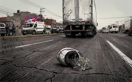 Flores en el casco y tragedia en el asfalto: tráiler mata a biker en Ecatepec