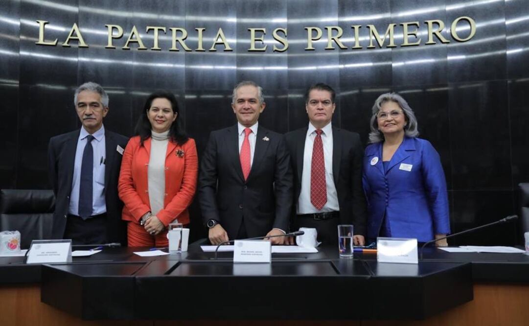 Primer Simposio Internacional sobre Cuidados Paliativos Pediátricos en el Senado (Foto: Twitter / @ManceraMiguelMX)