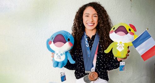 Mia y Lia Cueva avanzan con apoyo de grandes referentes