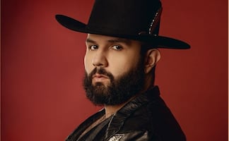 Carín León logra su segundo triunfo en los Grammy; el cantante gana el premio a mejor álbum de música mexicana