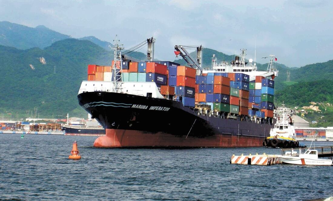 Entre las funciones que la Semar deberá asumir en los puertos del país están la seguridad, protección portuaria y el dragado. Foto: ARCHIVO EL UNIVERSAL