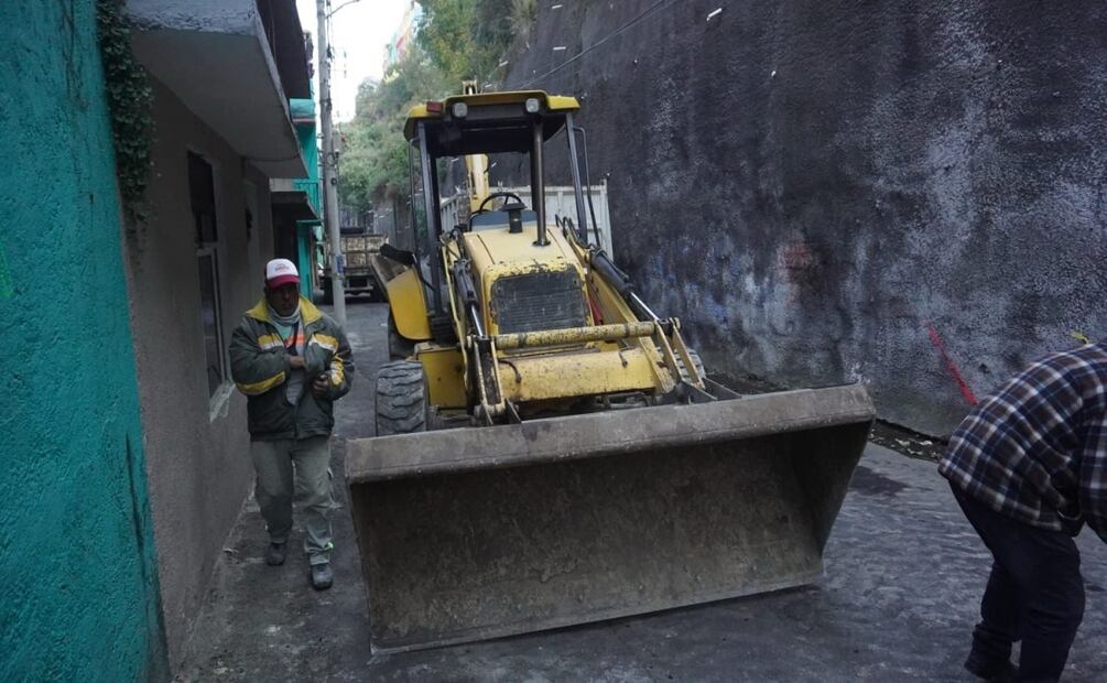 Deslizamiento de tierra afecta viviendas en Álvaro Obregón; evacúan a 15 personas tras desprendimiento. Foto: Especial