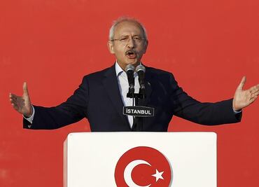 Líder opositor turco libra ataque en su contra