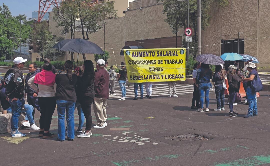 Este viernes, los trabajadores del Poder Judicial bloquearon el cruce de la avenida Chapultepec y Balderas, en la alcaldía Cuauhtémoc. Foto: de ROGELIO MORALES. CUARTOSCURO