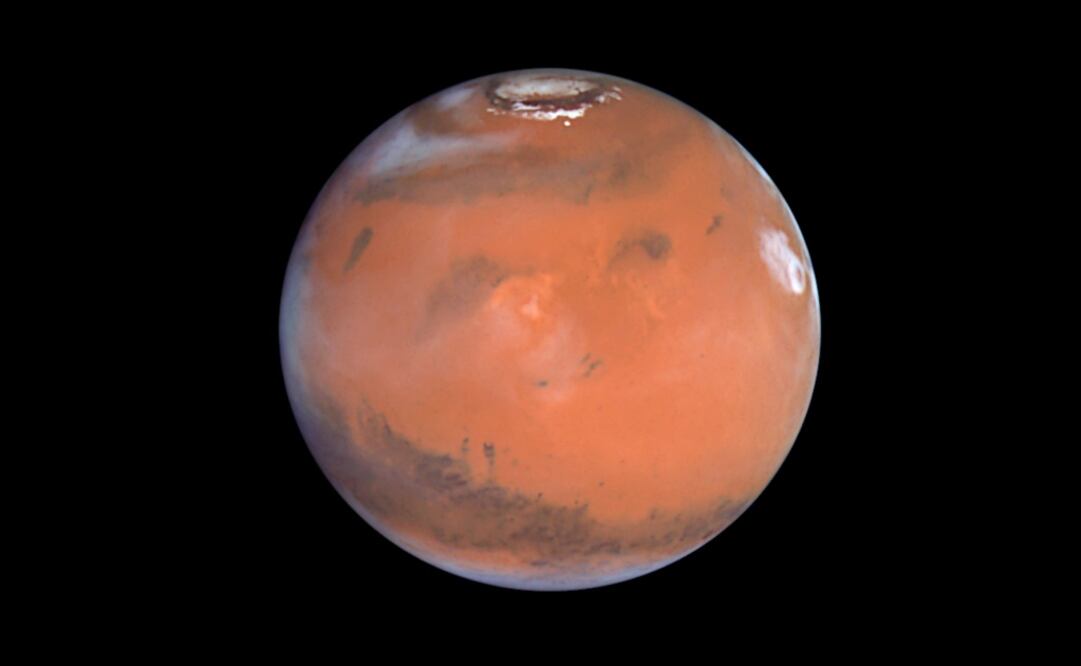 This 1999 Hubble telescope image shows Mars when Mars was 54 million miles (87 million kilometers) from Earth - Photo: NASA handout via REUTERS