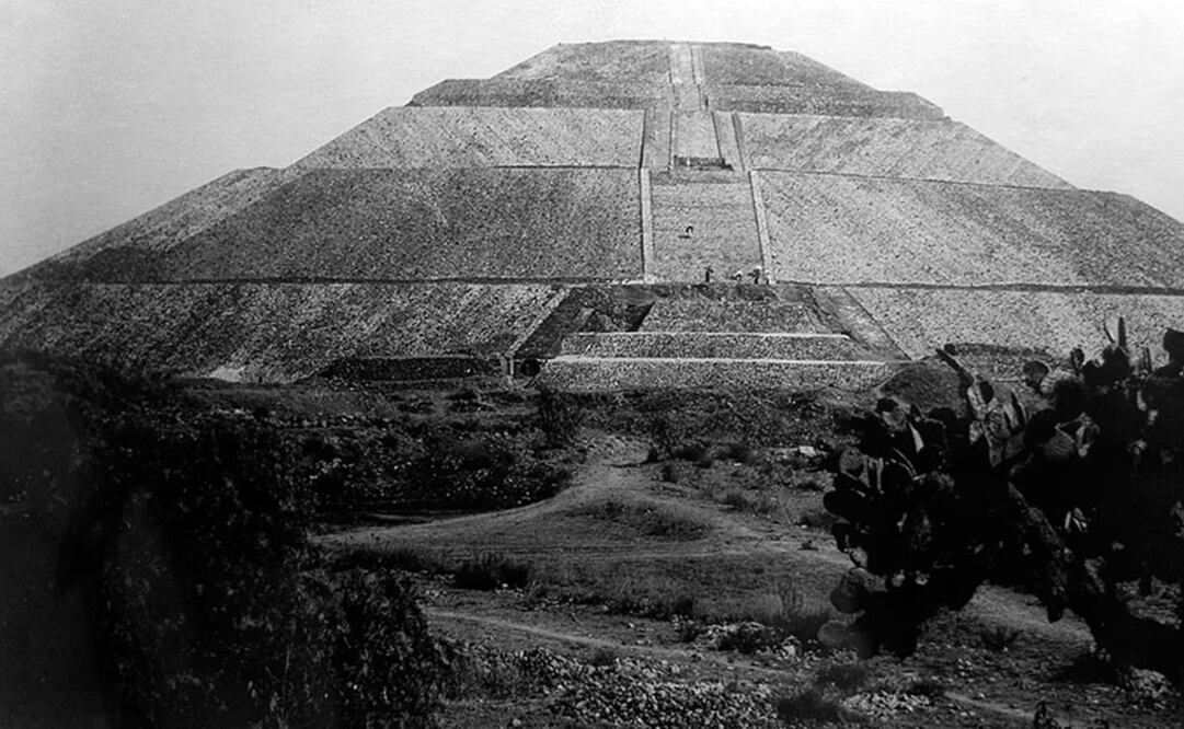 Pirámide del Sol. Teotihuacan (1905) .Foto: INAH