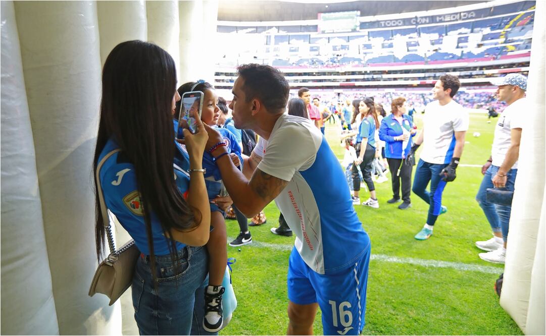 VIDEO: Jugadores de Cruz Azul rinden homenaje a sus madres previo al partido contra Tigres / FOTO: IMAGO7