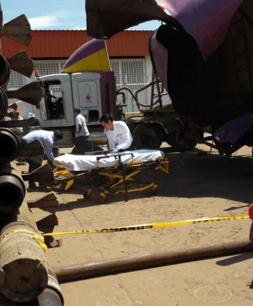 Explosión de tractocamión en terminal marítima de Dos Bocas deja un muerto y 2 lesionados